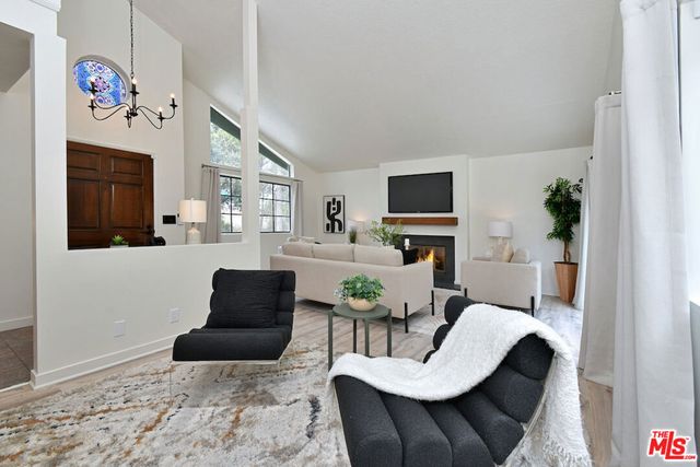 22522 Avenue San Luis, Woodland Hills, CA 91364