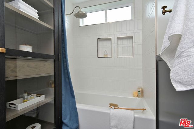 22522 Avenue San Luis, Woodland Hills, CA 91364