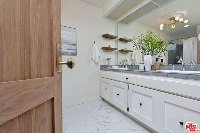 22522 Avenue San Luis, Woodland Hills, CA 91364