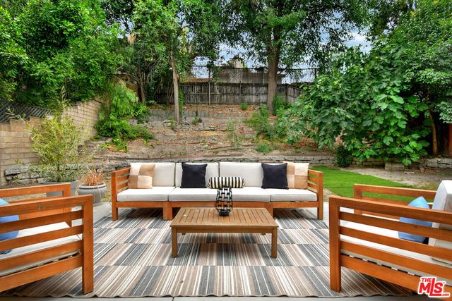 22522 Avenue San Luis, Woodland Hills, CA 91364