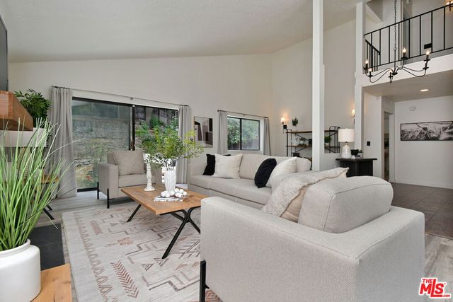 22522 Avenue San Luis, Woodland Hills, CA 91364