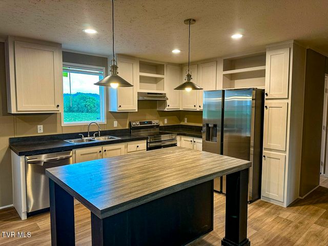 1555 River Path Path, Morristown, TN 37813