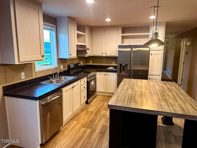 1555 River Path Path, Morristown, TN 37813