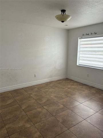 4386 W 10th Ave, Hialeah, FL 33012