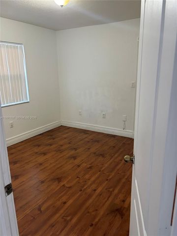 4386 W 10th Ave, Hialeah, FL 33012