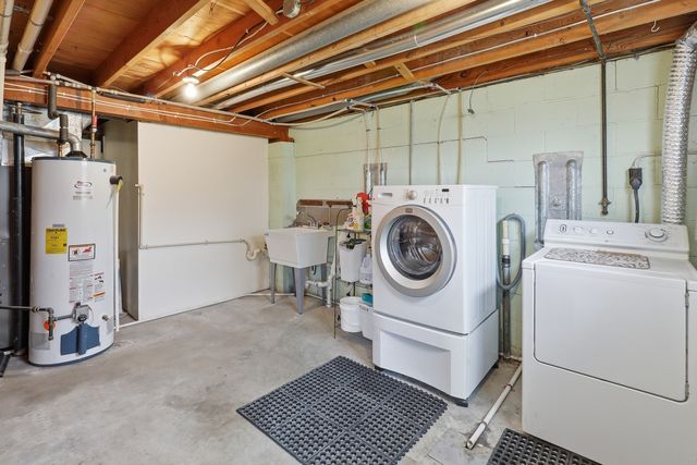 305 Independence Street, Pella, IA 50219