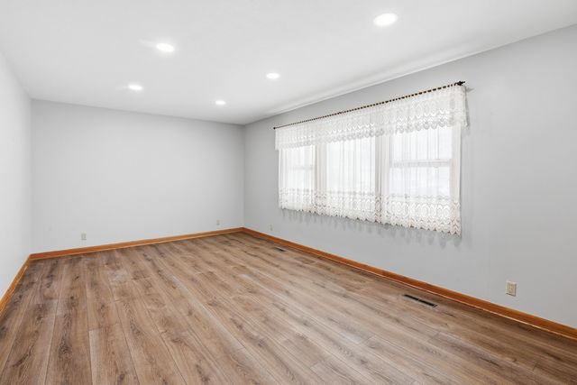 305 Independence Street, Pella, IA 50219