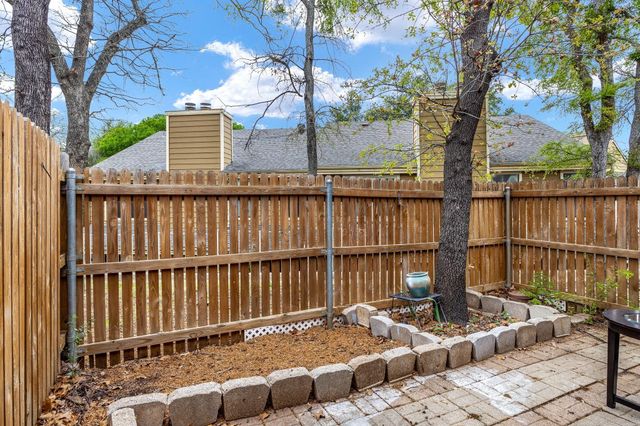 2101 Park Willow Lane C, Arlington, TX 76011