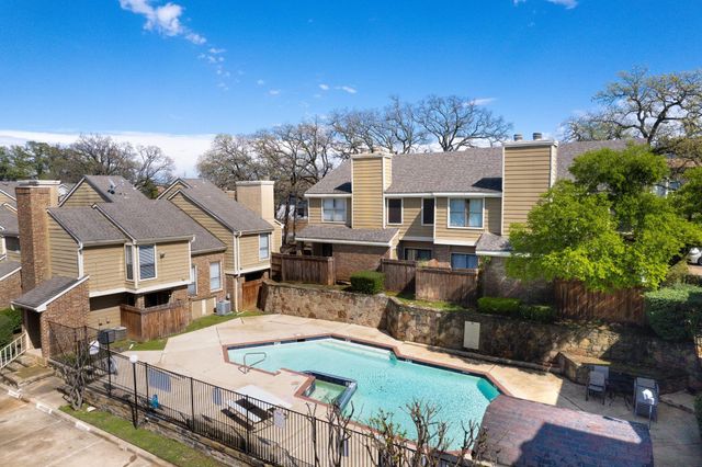 2101 Park Willow Lane C, Arlington, TX 76011