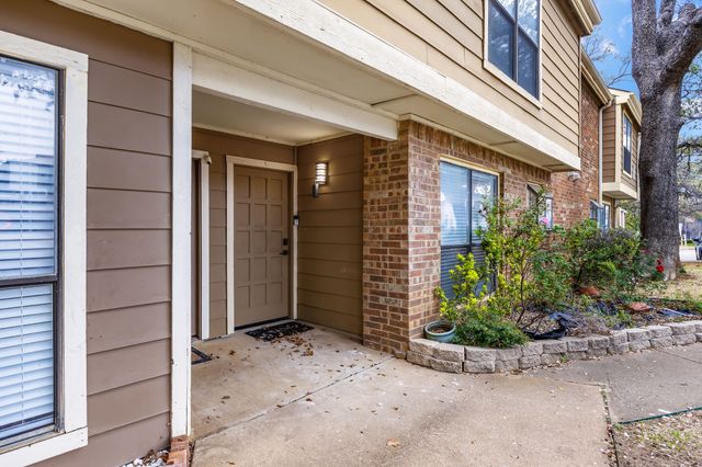 2101 Park Willow Lane C, Arlington, TX 76011