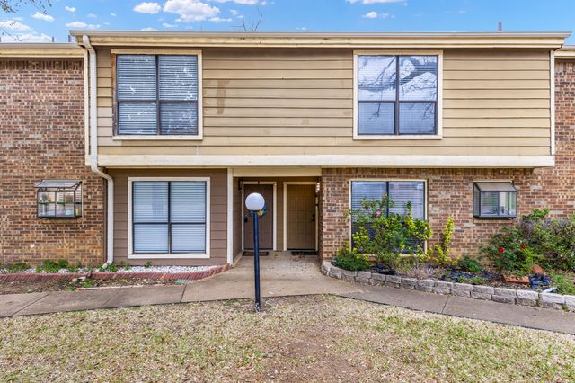 2101 Park Willow Lane C, Arlington, TX 76011