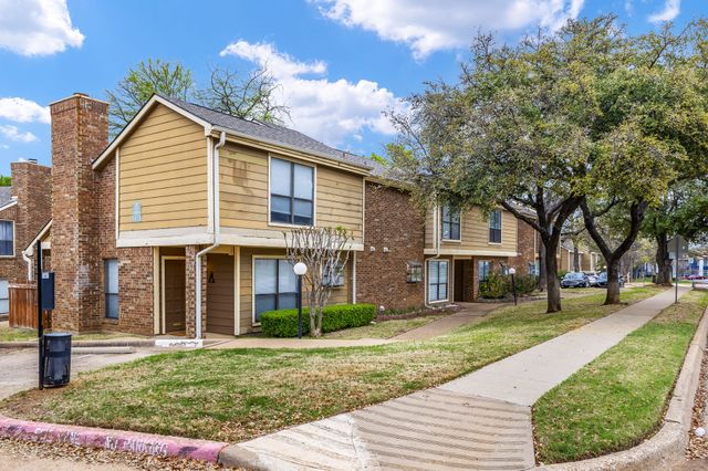 2101 Park Willow Lane C, Arlington, TX 76011