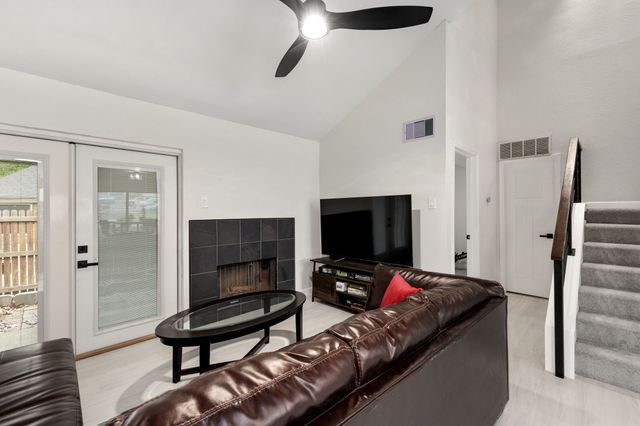 2101 Park Willow Lane C, Arlington, TX 76011