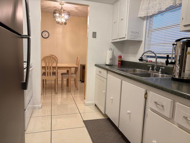 24 Golfs Edge D, West Palm Beach, FL 33417