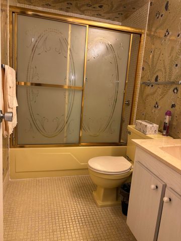 24 Golfs Edge D, West Palm Beach, FL 33417