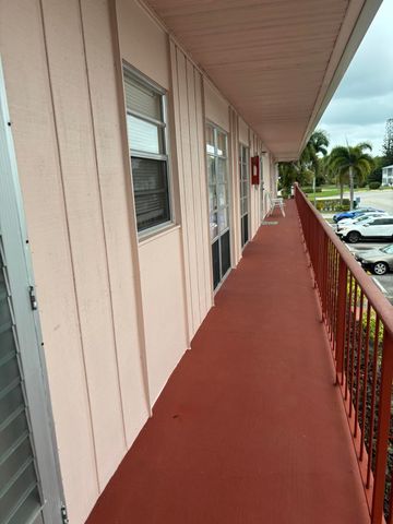 24 Golfs Edge D, West Palm Beach, FL 33417