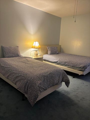 24 Golfs Edge D, West Palm Beach, FL 33417