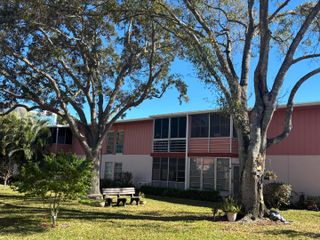 24 Golfs Edge D, West Palm Beach, FL 33417