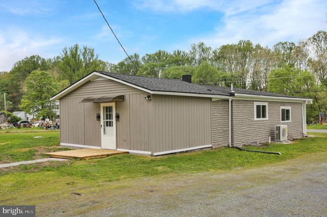 493 MOHRSVILLE RD, Shoemakersville, PA 19555