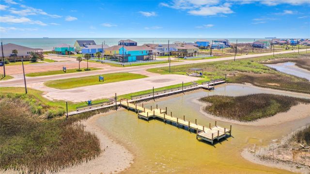 118 Velasco Shores, Surfside Beach, TX 77541