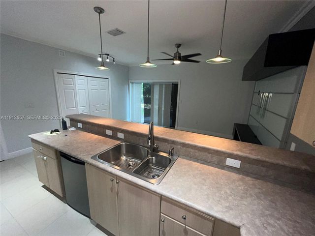 4929 SW 140th Ter 5, Miramar, FL 33027