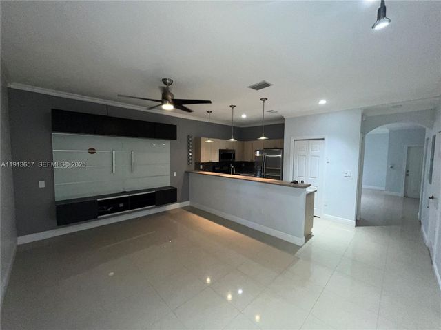 4929 SW 140th Ter 5, Miramar, FL 33027