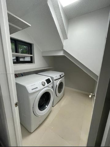 7021 SW 105th Ct, Miami, FL 33173