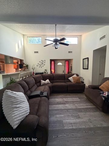 4235 QUEENSWAY Drive, Jacksonville, FL 32257