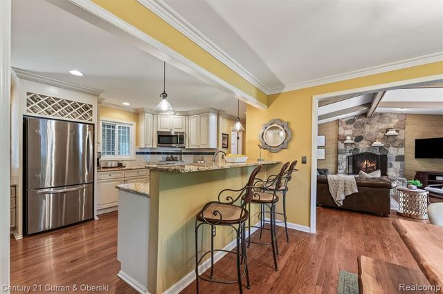 15389 Lakeside Street, Plymouth, MI 48170