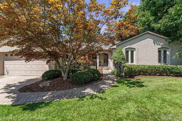 15389 Lakeside Street, Plymouth, MI 48170