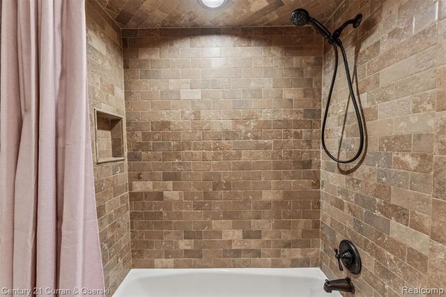 15389 Lakeside Street, Plymouth, MI 48170