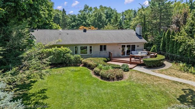 15389 Lakeside Street, Plymouth, MI 48170