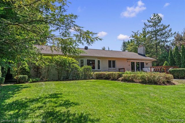 15389 Lakeside Street, Plymouth, MI 48170