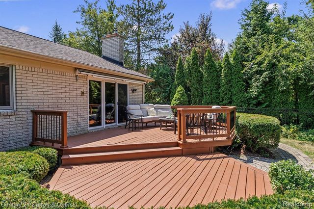 15389 Lakeside Street, Plymouth, MI 48170