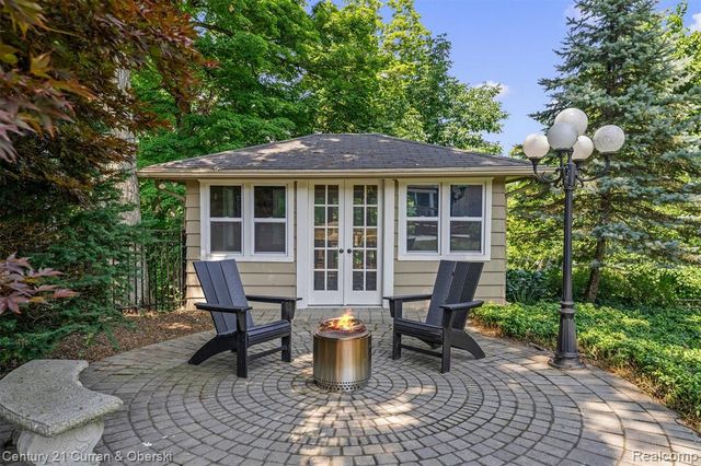 15389 Lakeside Street, Plymouth, MI 48170