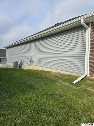 5807 S 94th Street, Lincoln, NE 68526