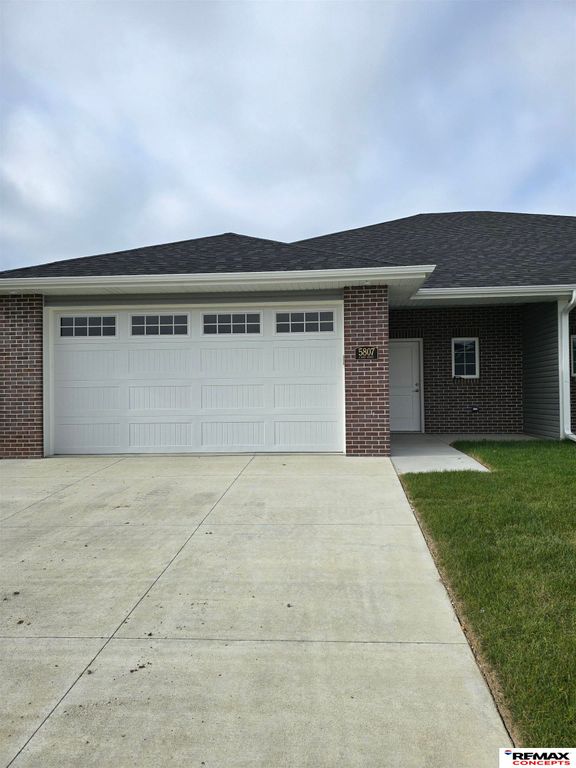 5807 S 94th Street, Lincoln, NE 68526