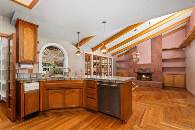 2731 Schenley, San Diego, CA 92122