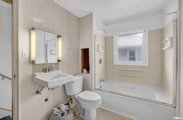 4213 14TH Avenue, Rock Island, IL 61201