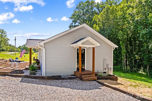 122 S Yadkin River Road, Statesville, NC 28625