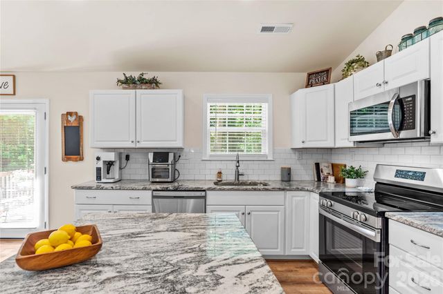 122 S Yadkin River Road, Statesville, NC 28625