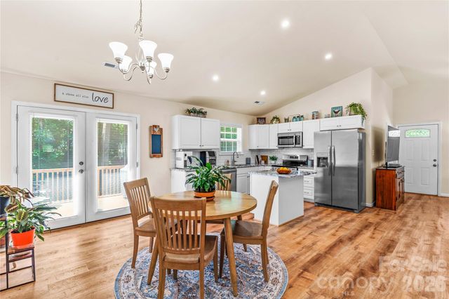 122 S Yadkin River Road, Statesville, NC 28625