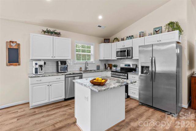 122 S Yadkin River Road, Statesville, NC 28625