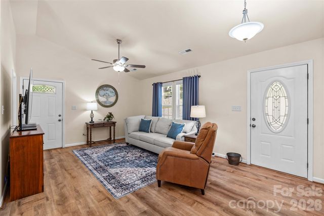 122 S Yadkin River Road, Statesville, NC 28625