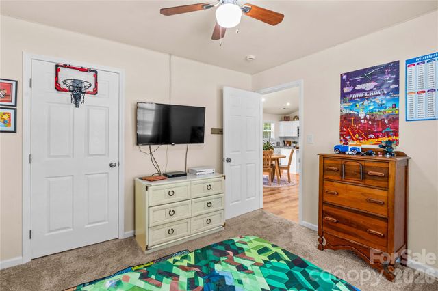 122 S Yadkin River Road, Statesville, NC 28625