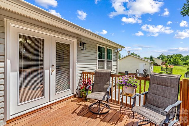 122 S Yadkin River Road, Statesville, NC 28625