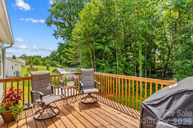 122 S Yadkin River Road, Statesville, NC 28625