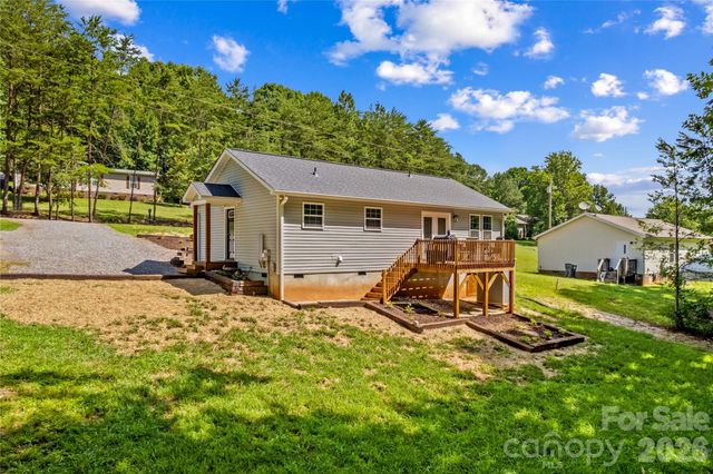 122 S Yadkin River Road, Statesville, NC 28625