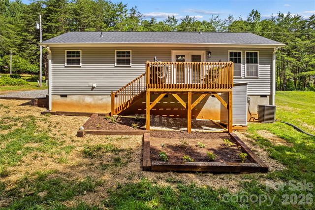 122 S Yadkin River Road, Statesville, NC 28625