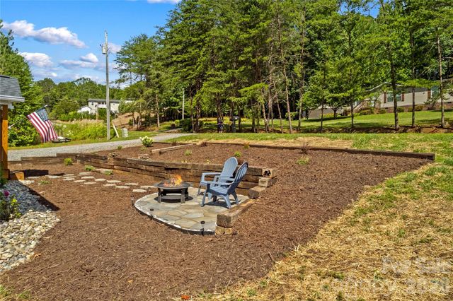 122 S Yadkin River Road, Statesville, NC 28625